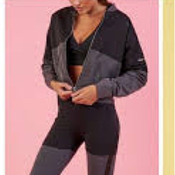 Nikki Blackketter by Gymshark black cropped bomber jacket size small worn twice. - Picture 7 of 8